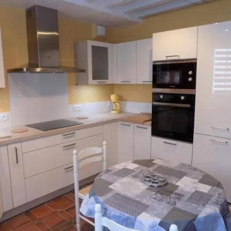 Maison Meschers-sur-gironde, 3 Pieces, 4 Personnes - Fr-1-305-1473 Holiday home *